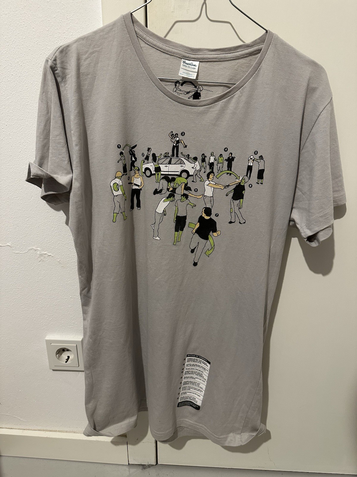 Vintage Zombie Shirt – Girlie XL – Threadless – Millennial