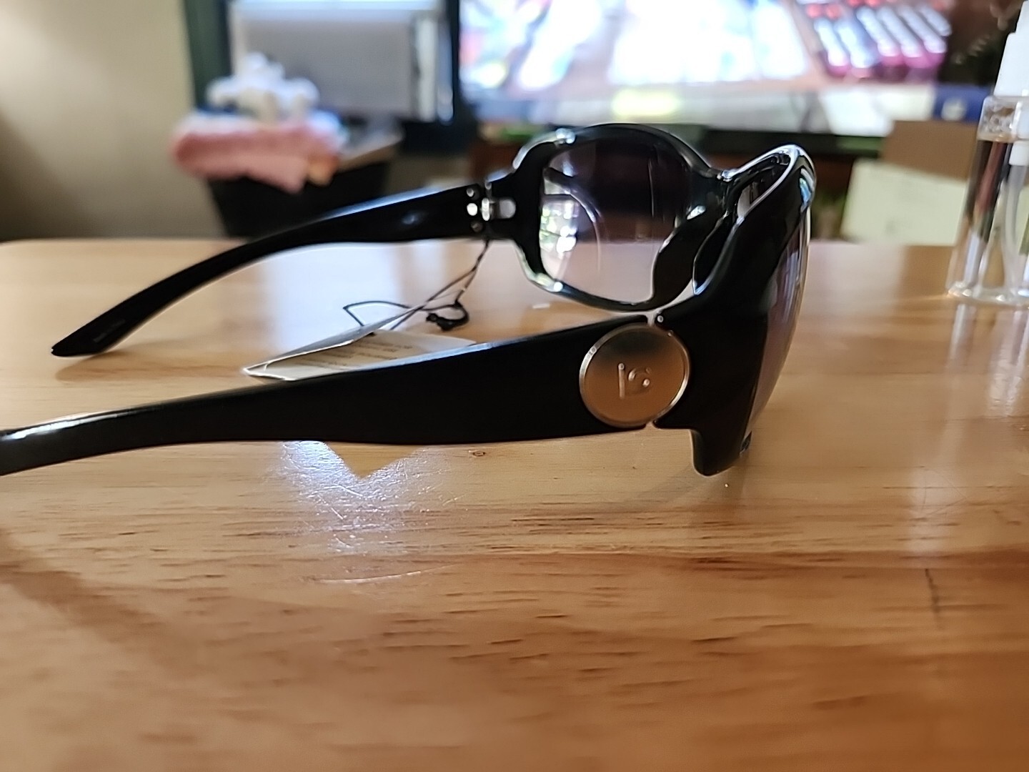 Sunglasses By Liz Claiborne 100% UV Brown Lenses & Frame Rectangular Classic