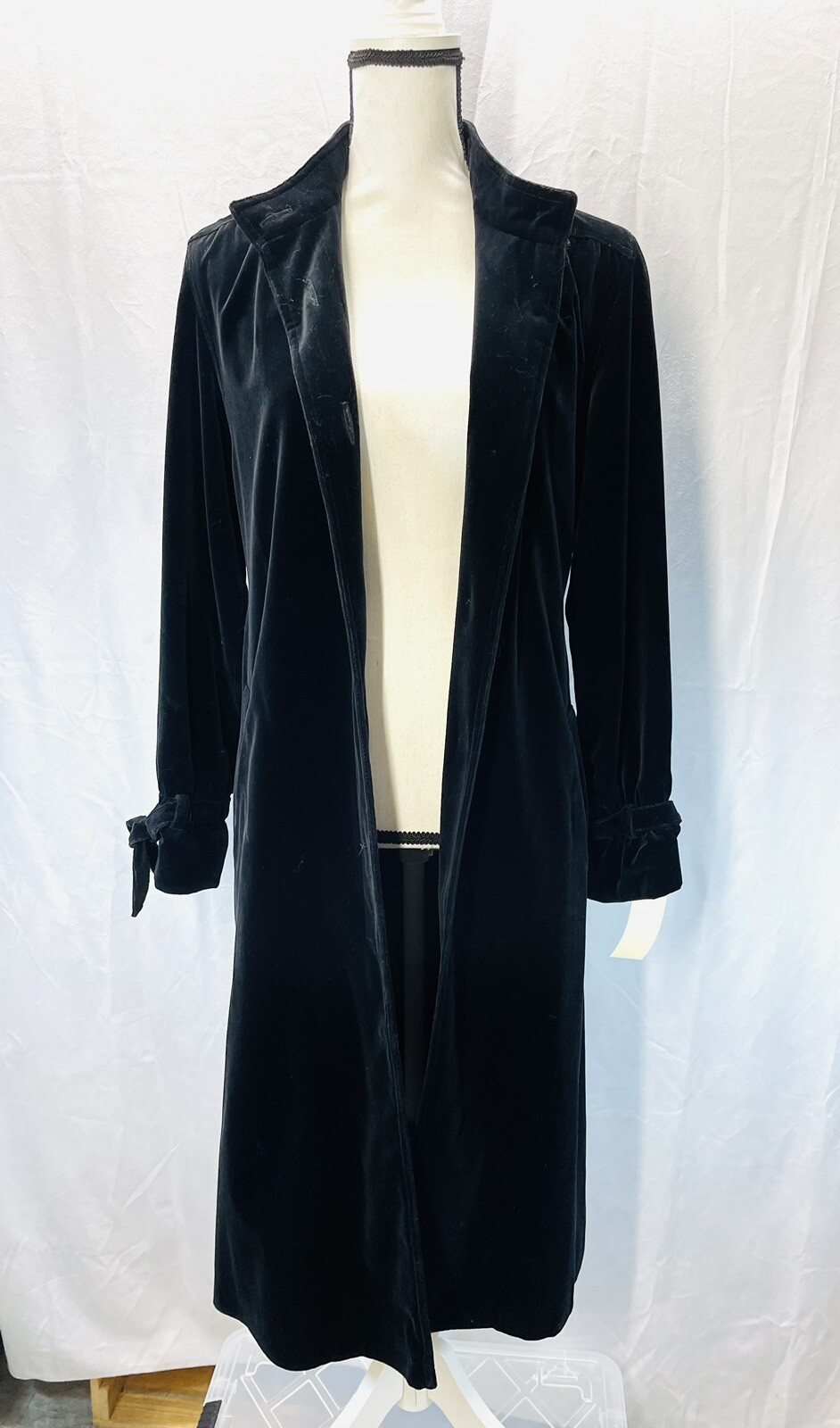 Vintage Women’s Black Velvet Coat-Surrey Classics Canada SIZE Medium