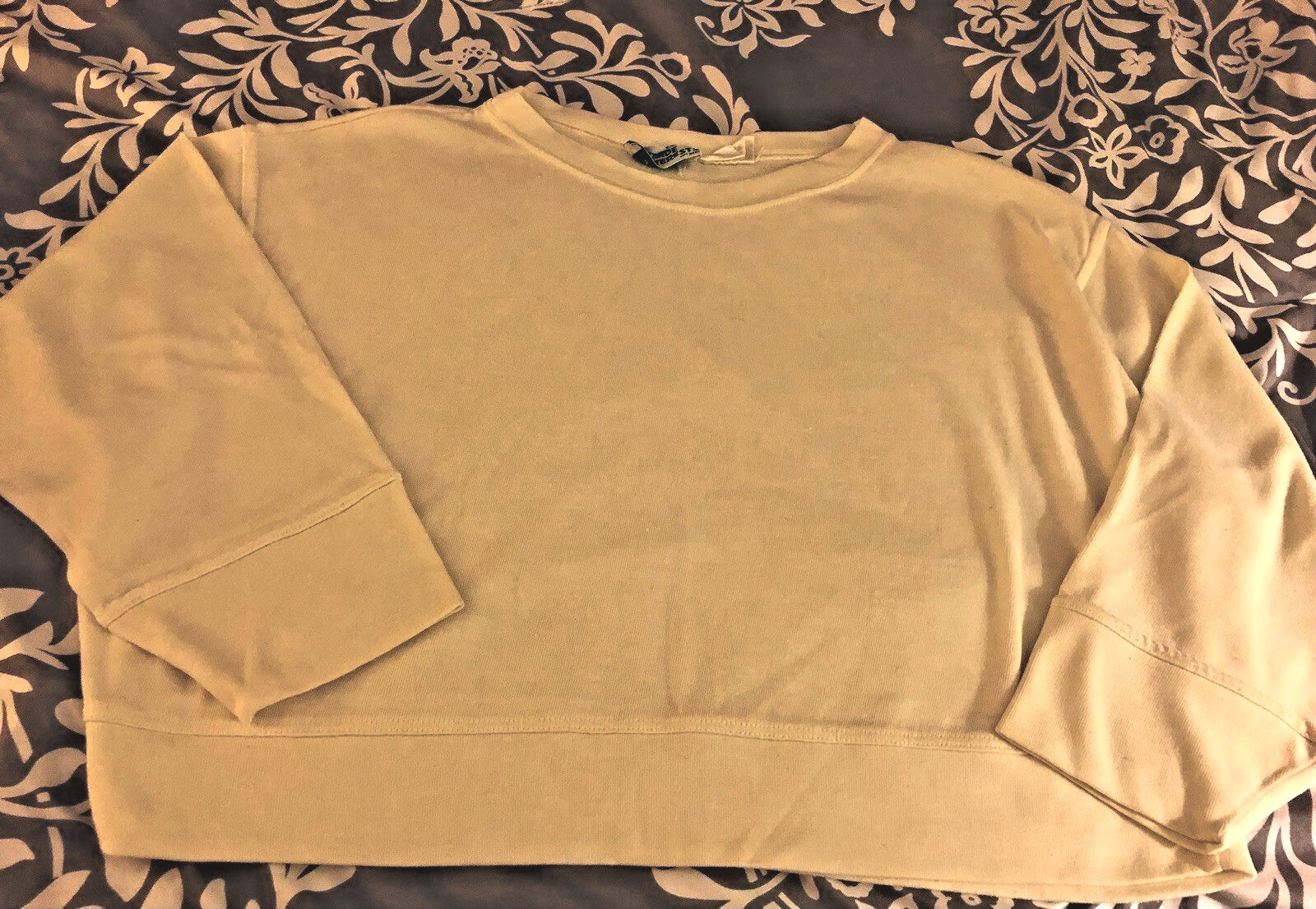 Women’s Size XL yellow 3/4 Sleeve Crop Top 27” Chest 19” Long Cotton Blend 1980s
