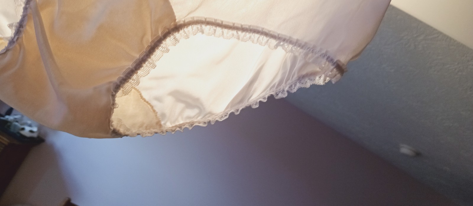 CAROLE VINTAGE PANTIES sz 5 WHITE NYLON PLAIN DESIGN LEG TRIM- WEAK WAIST #A1-17