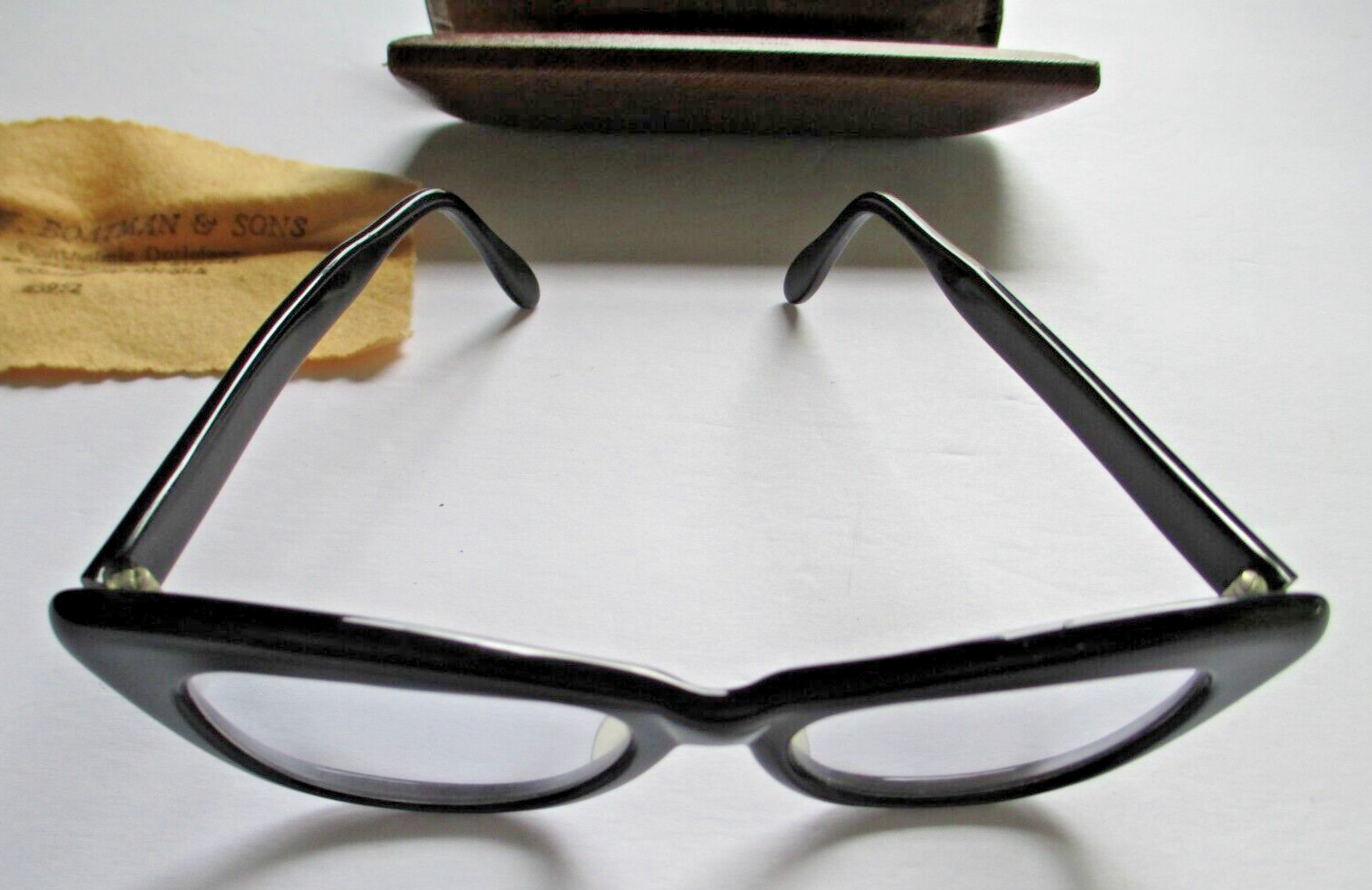 VTG. Cat Eye Women’s prescription Eyeglasses black Frame with Vintage Case