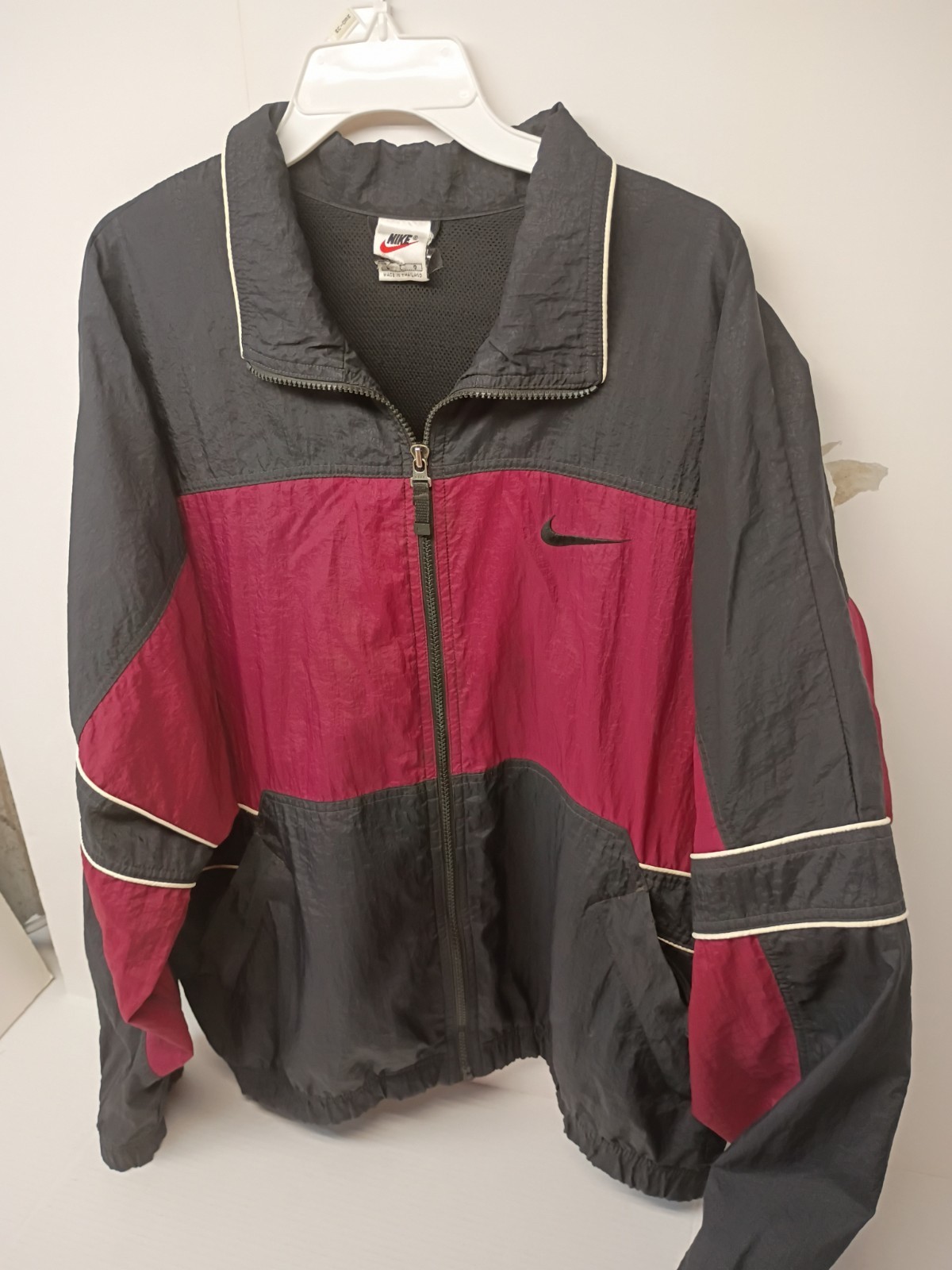 Nike Men’s XL Colorblock Full Zip Lined Nylon Windbreaker Jacket Black/Burgundy