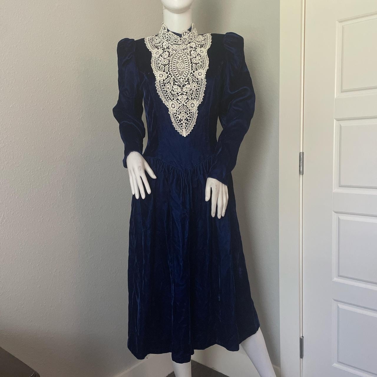 Vintage blue velvet and lace Gunne Sax dress XS