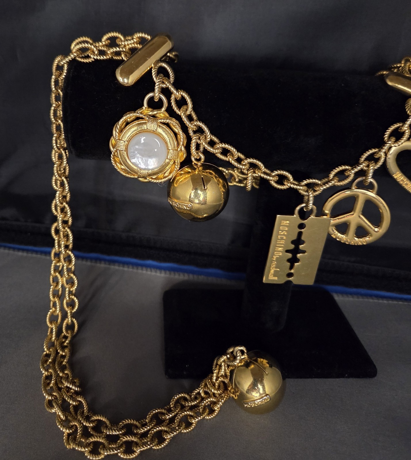 MOSCHINO By REDWALL GOLD CHARM BELT/ NECKLACE CHUNKY & BEAUTIFUL