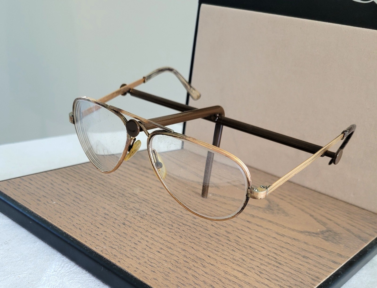 VINTAGE EYEGLASSES Aviator Unisex metal gold with case early 1970s