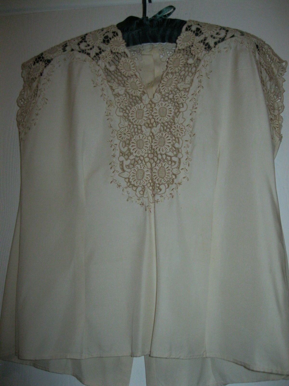 VINTAGE, CHINA SILK BLOUSE W/ ORNATE OPEN WORK/EMB., SZ. XS.,S/S, CREAM COLORED