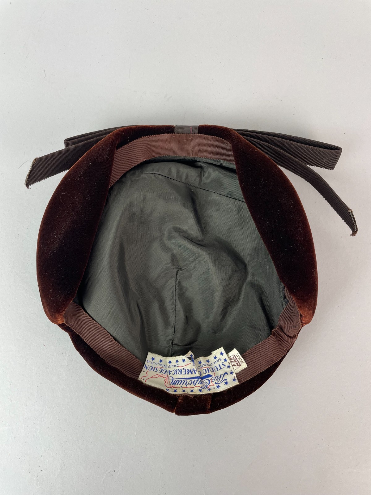 Vintage 40s The Emporium STUDIO OF AMERICA DESIGN velvet brown beret hat 22.5