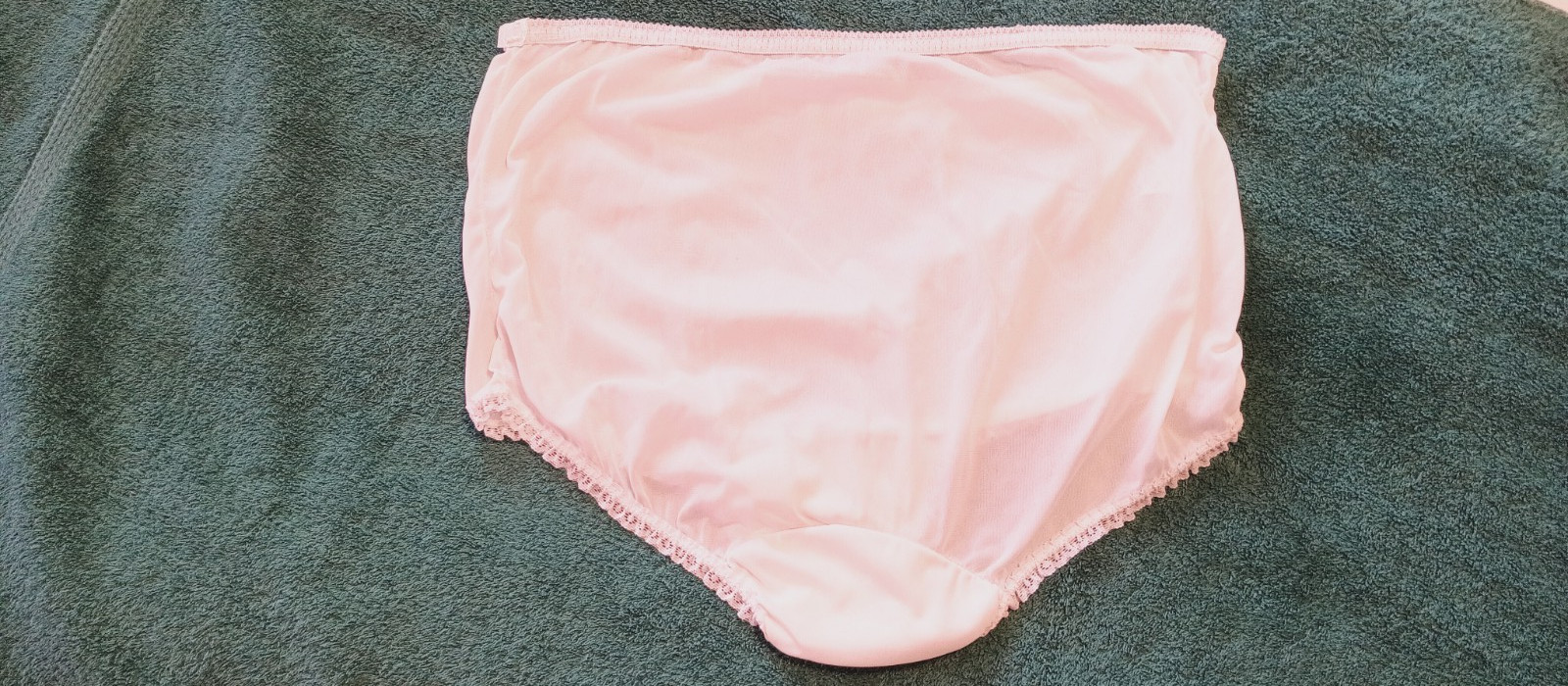 CAROLE VINTAGE PANTIES sz 5 WHITE NYLON PLAIN DESIGN LEG TRIM- WEAK WAIST #A1-17