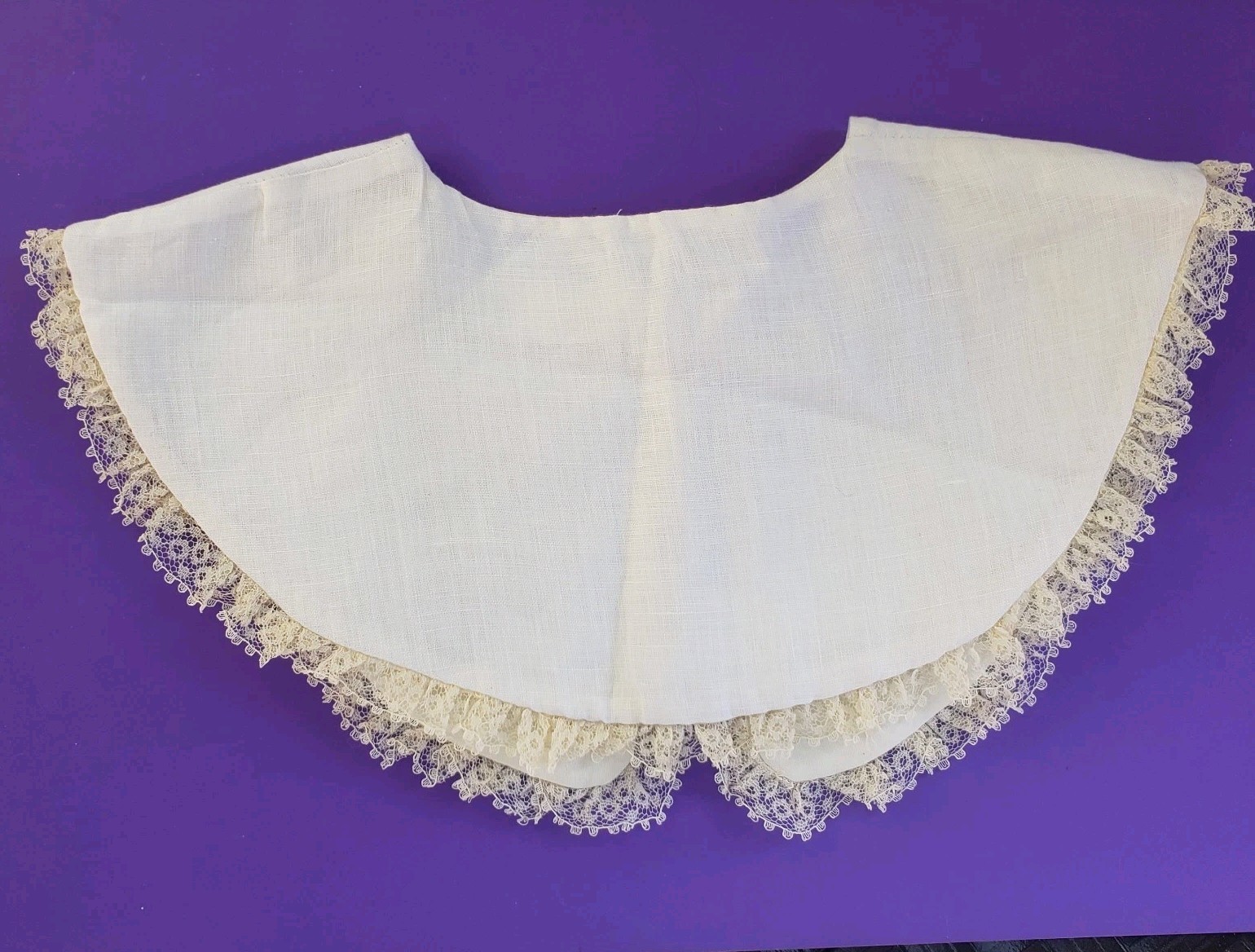 Vtg Satin Ribbon Flowered Poplin Collar/Bib/Peter Pan With Lace And Pearl Button