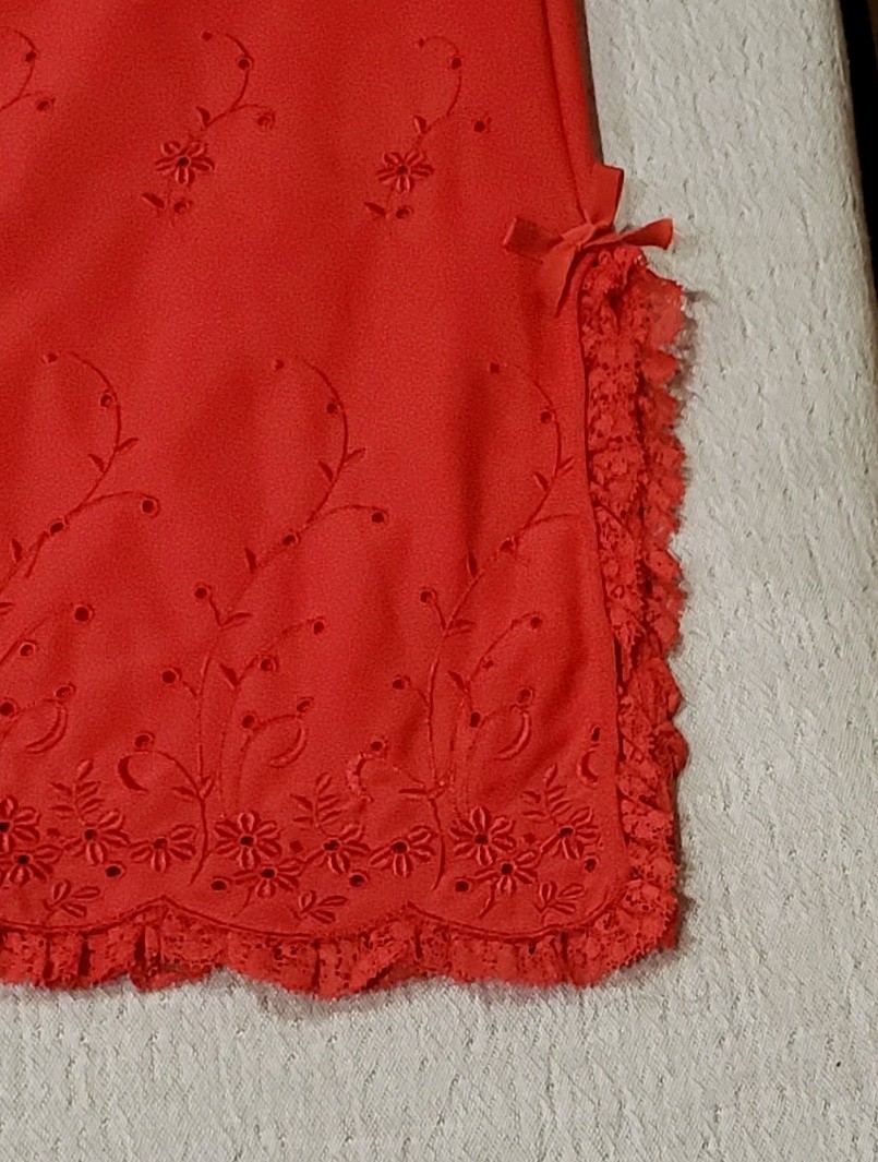 RARE Vintage 1950s Kickernick Red Eyelet Lace Nylon Women’s 1/2 Slip Size 28
