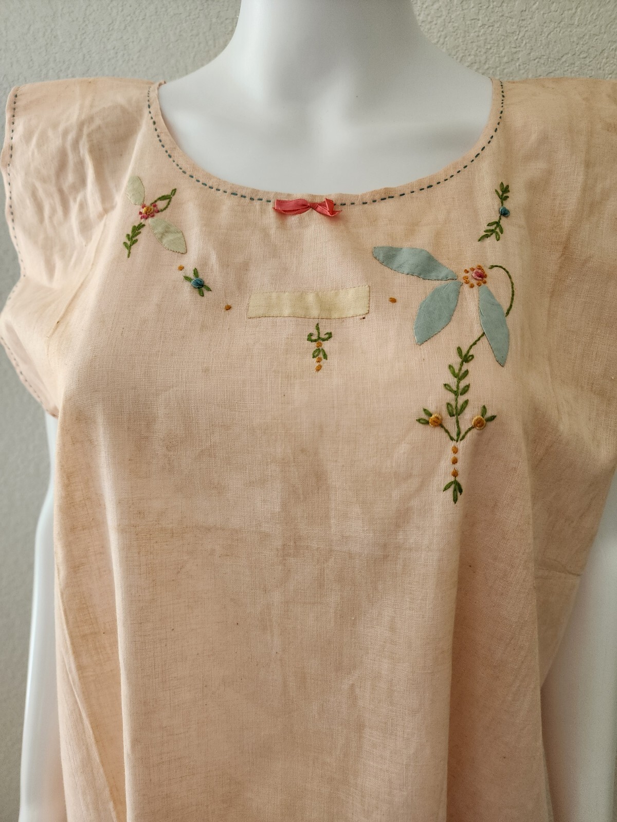 Antique 1920s Deco Cotton/Linen Floral Embroidered Nightgown