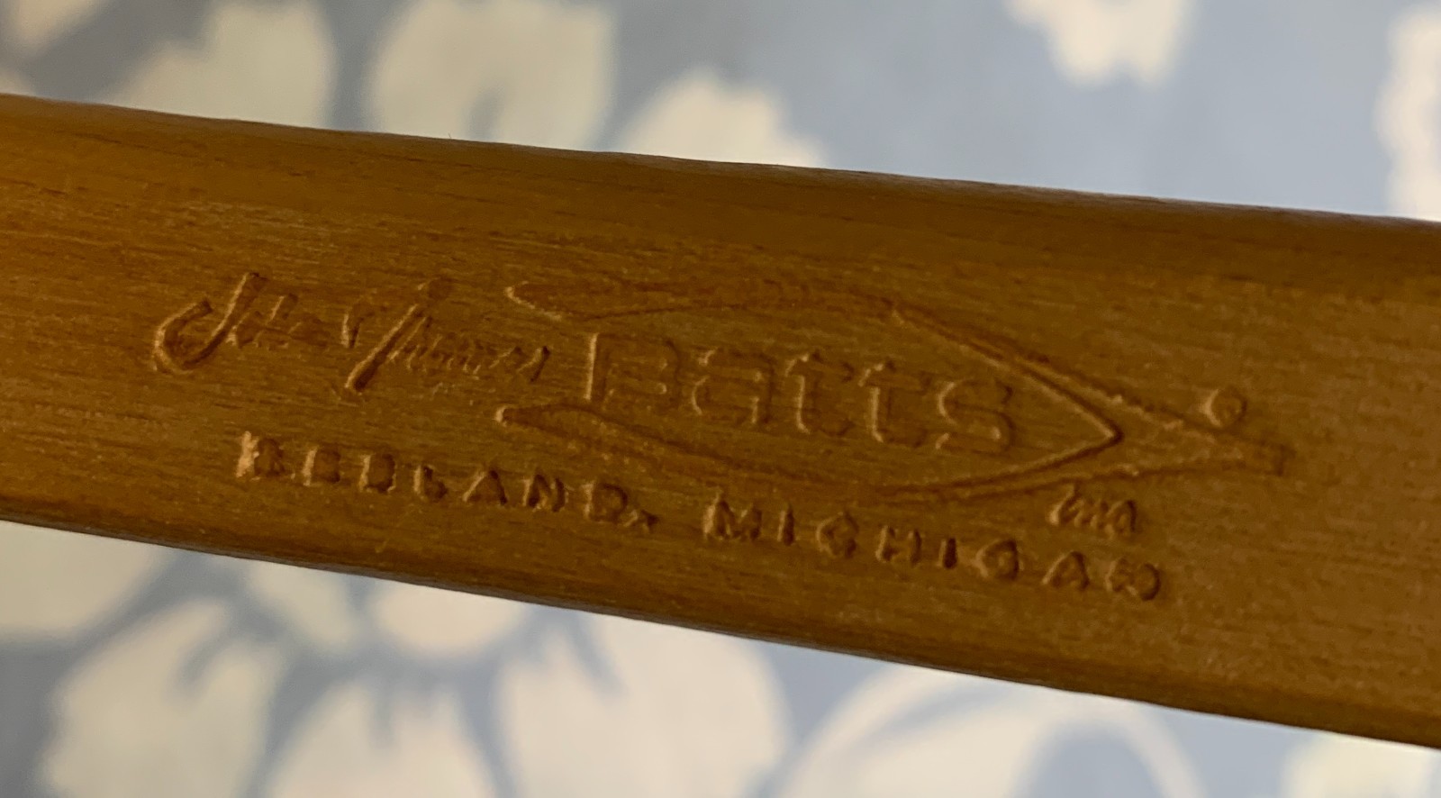 Lot of 5 Vintage WOOD Suit Hangers – Branded – Batts, Wishbone, Nagel