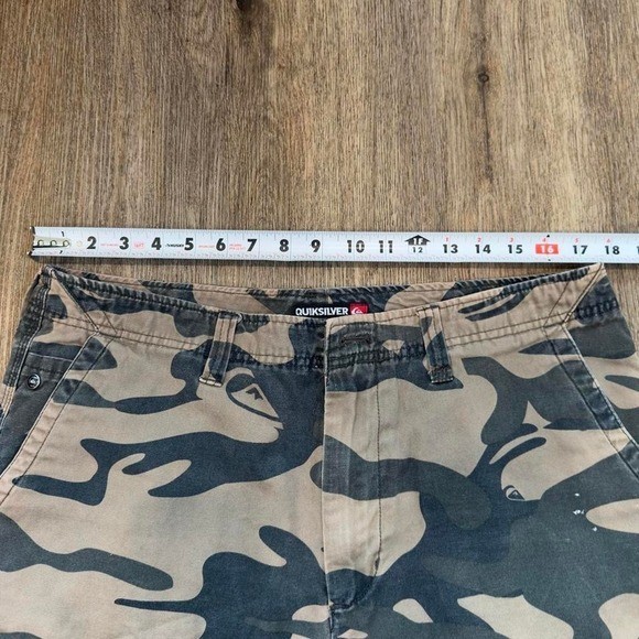Vintage Y2K Quiksilver camo cargo shorts