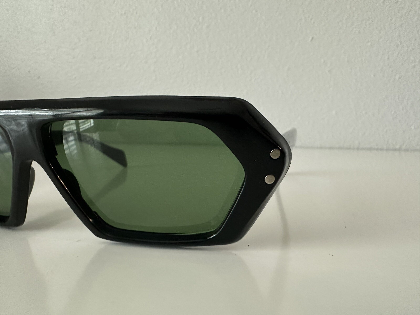 VINTAGE 1960’s Glam Unisex Sunglasses Black Hex Frame MINT *NEW OLD STOCK