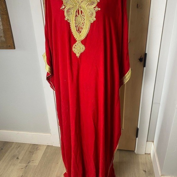 ✨ 1960s Red & Gold Embroidered Kaftan – One Size (Bohemian Vintage