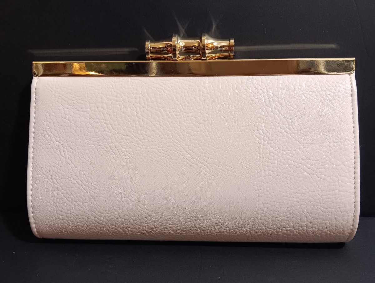 Ivory Cream Color Clutch Purse with Gold Clasp & Chain 5″x 8.5″in See Pics