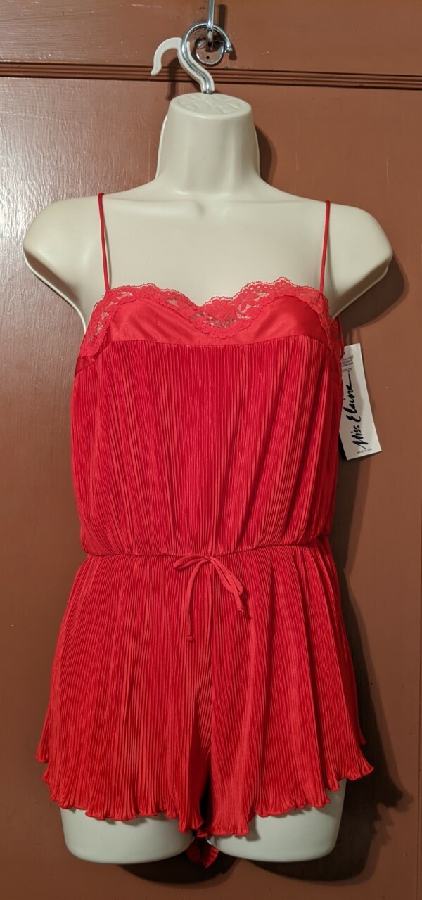 NWT!! RED VINTAGE VTG MISS ELAINE PLEATED TEDDY/ROMPER/BODYSUIT-MEDIUM