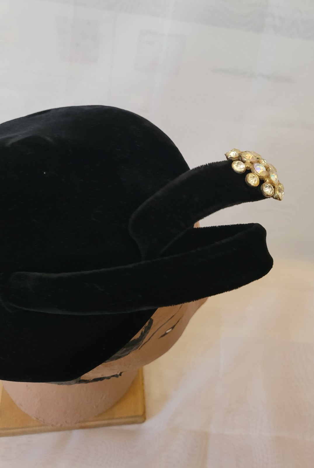Mid Century Juli-Kay Chicago Velvet Sculptural Cocktail Hat w/Rhinestones