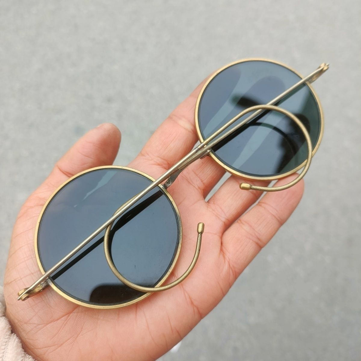 Antique Brass Frame Round Sunglasses Dark Lens Vintage Style Fashion Shades Gift