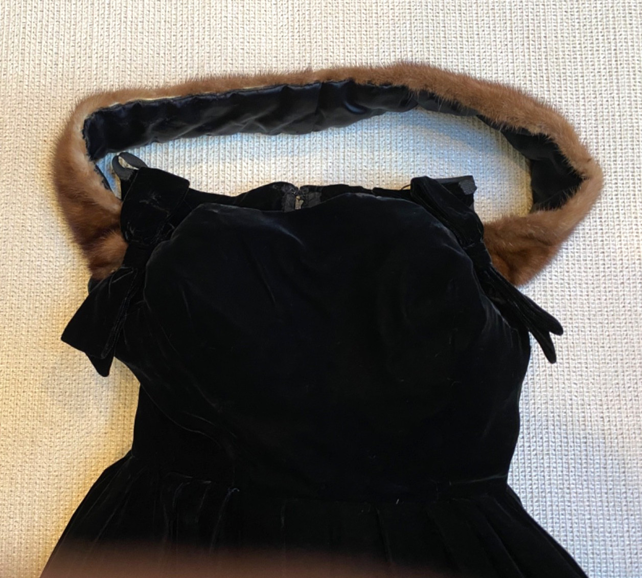 VINTAGE 1940-50’s BLACK SILK VELVET DRESS W ERMINE SHOULDER BAND