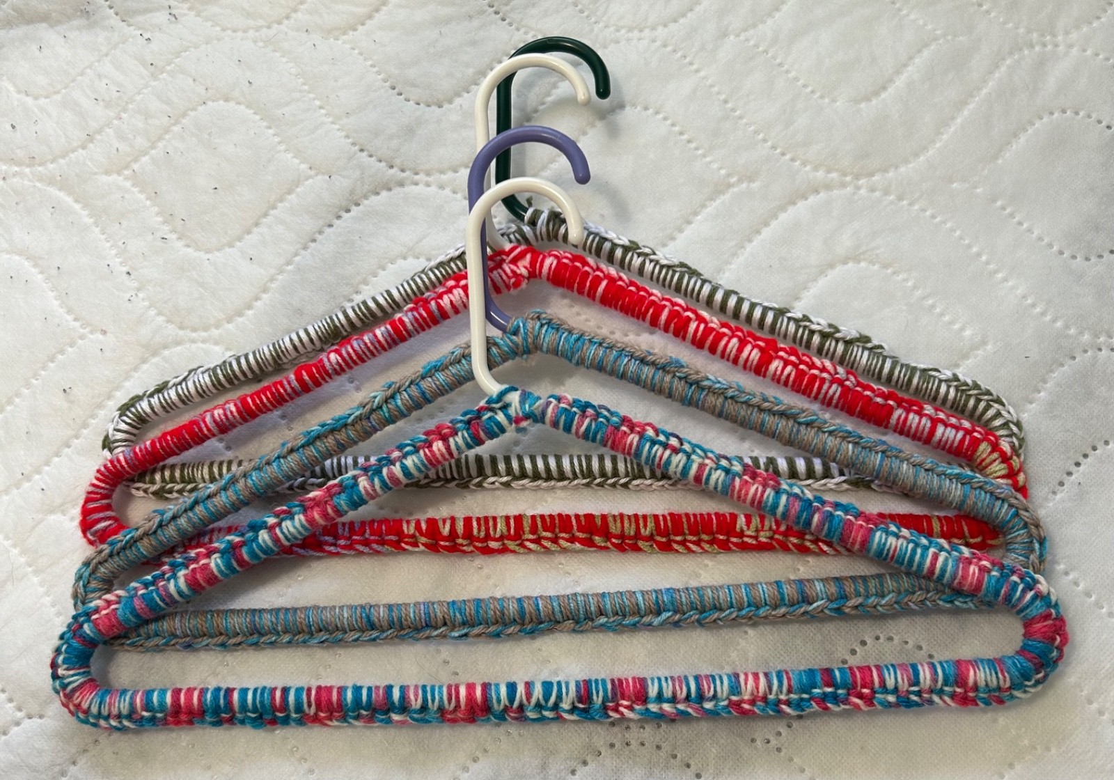 🧶Lot of 20 Vintage Retro Crochet Yarn Plastic Clothing Coat Hangers Granny Core