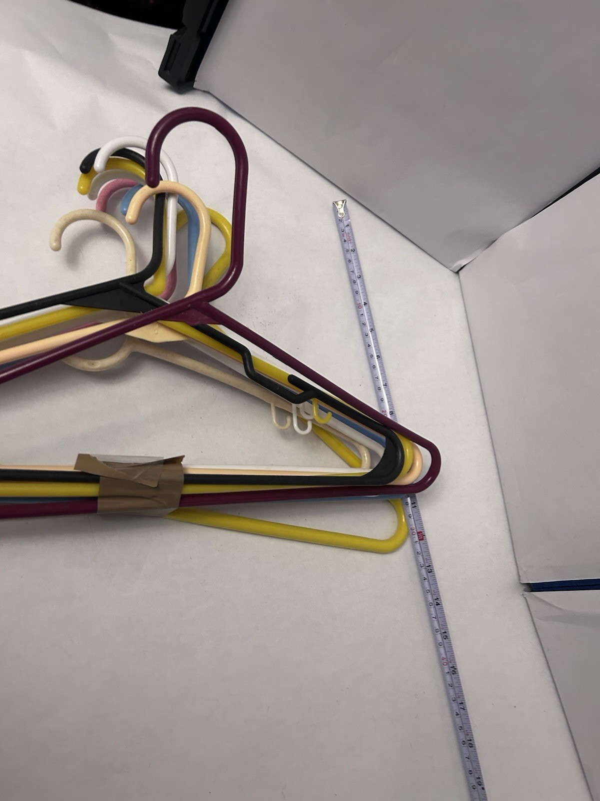VTG Plastic Multicolor type hangers x10