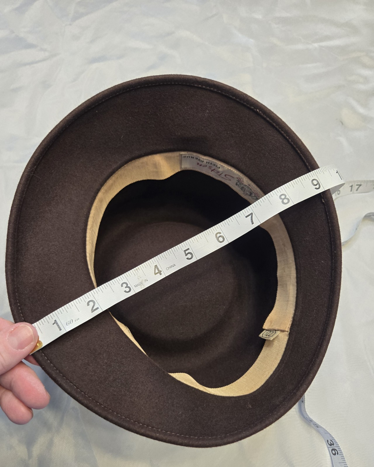 Vtg Stetson Fifth Avenue Womens Cloche Hat 22.5 Brown Wool Felt Ribbon Luxury