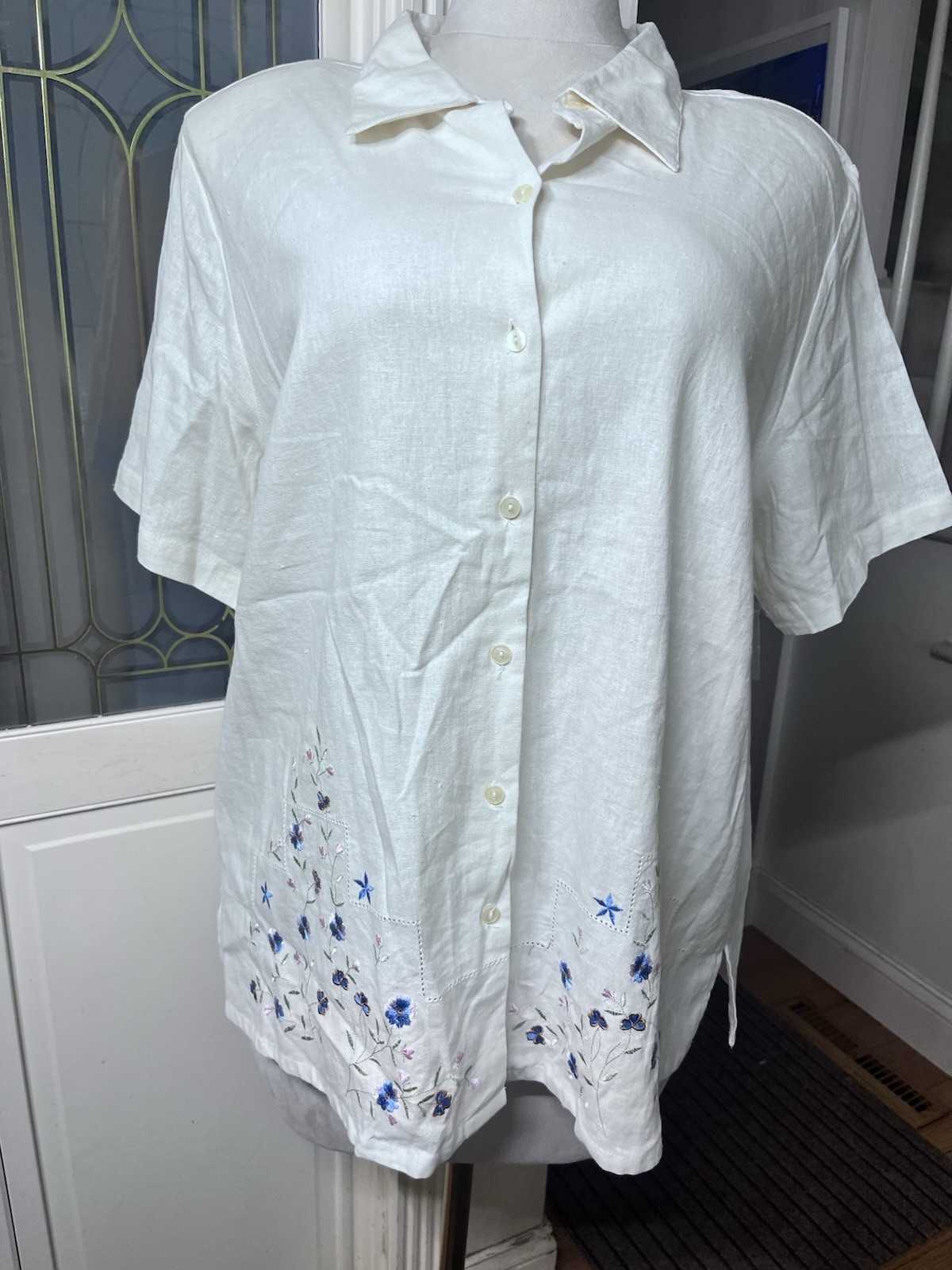 Club Z NWT Deadstoqck 2X Linen Blend Embroidered Floral Button Front Blouse