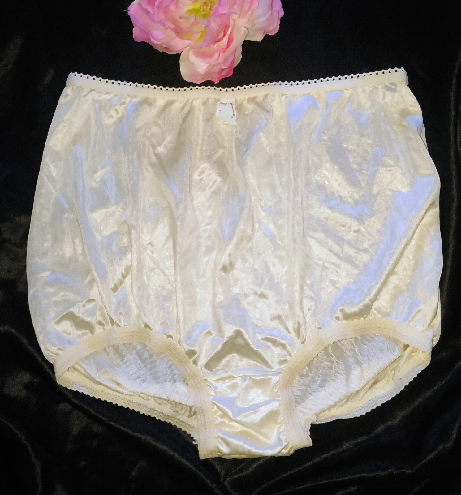 Vintage 70s/80s Satiny Nylon Panties sz: 10/2XL Ivory Shiny Granny Brief Panties