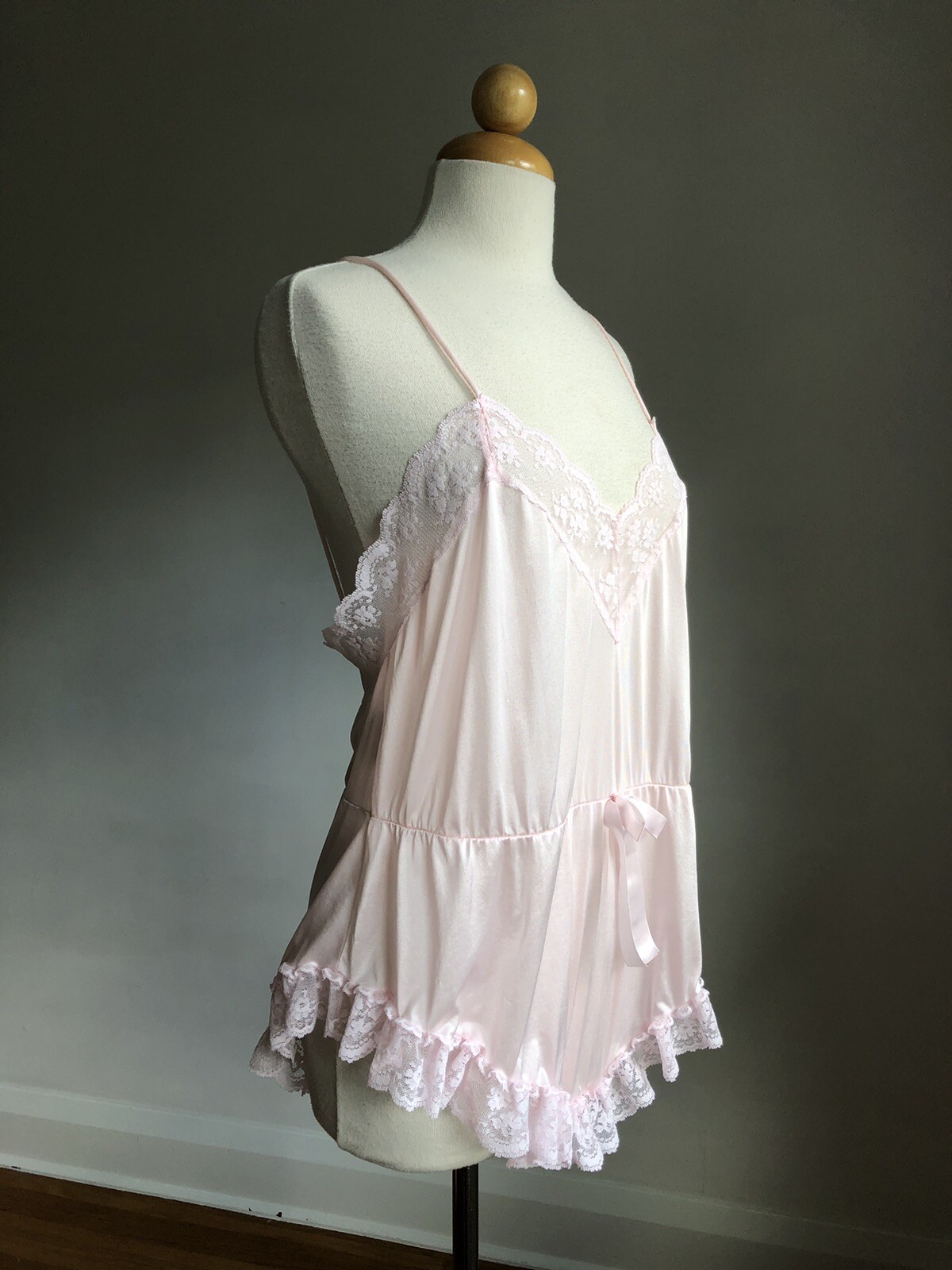 GORGEOUS VTG GILLIGAN O’MALLEY Pink Nylon & Lace Teddy Romper Lingerie SZ S/M