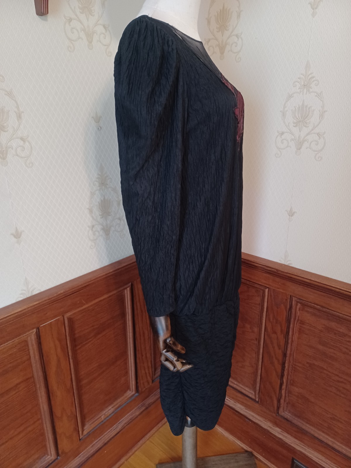 Vintage 70s/80s “New Leaf by Shamir” Black / Red Lotus Witchy Dress