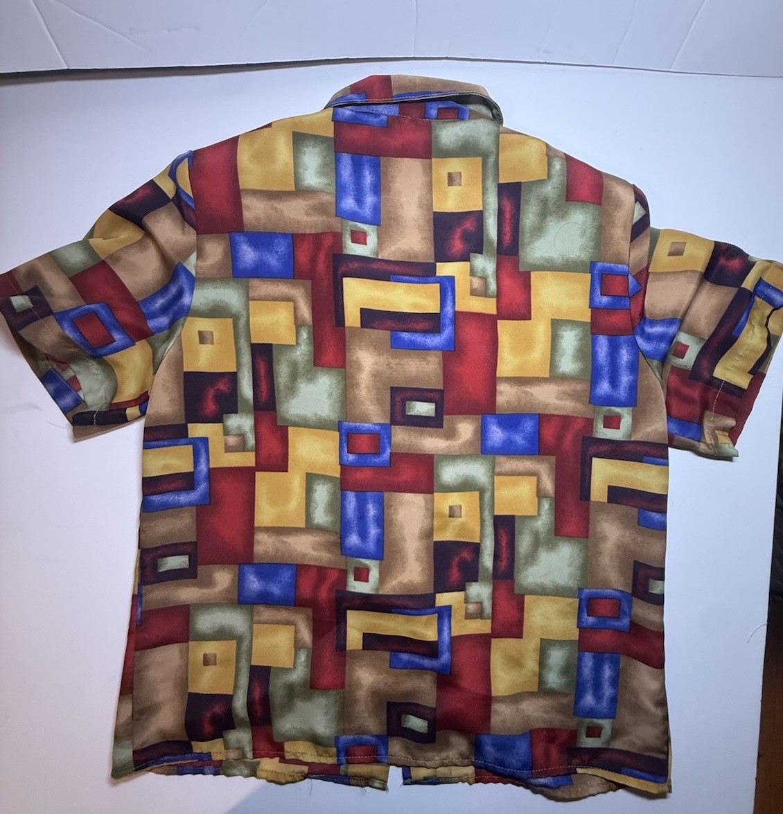 Truffles Women’s Vintage Geometric Multicolor Short Sleeve Button Top Size Small