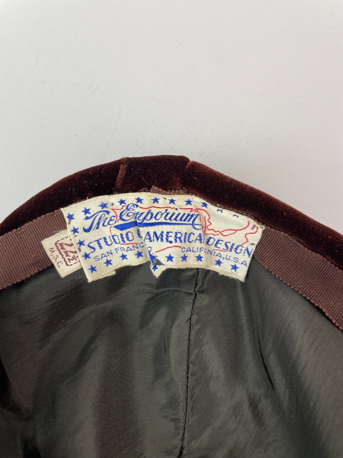Vintage 40s The Emporium STUDIO OF AMERICA DESIGN velvet brown beret hat 22.5