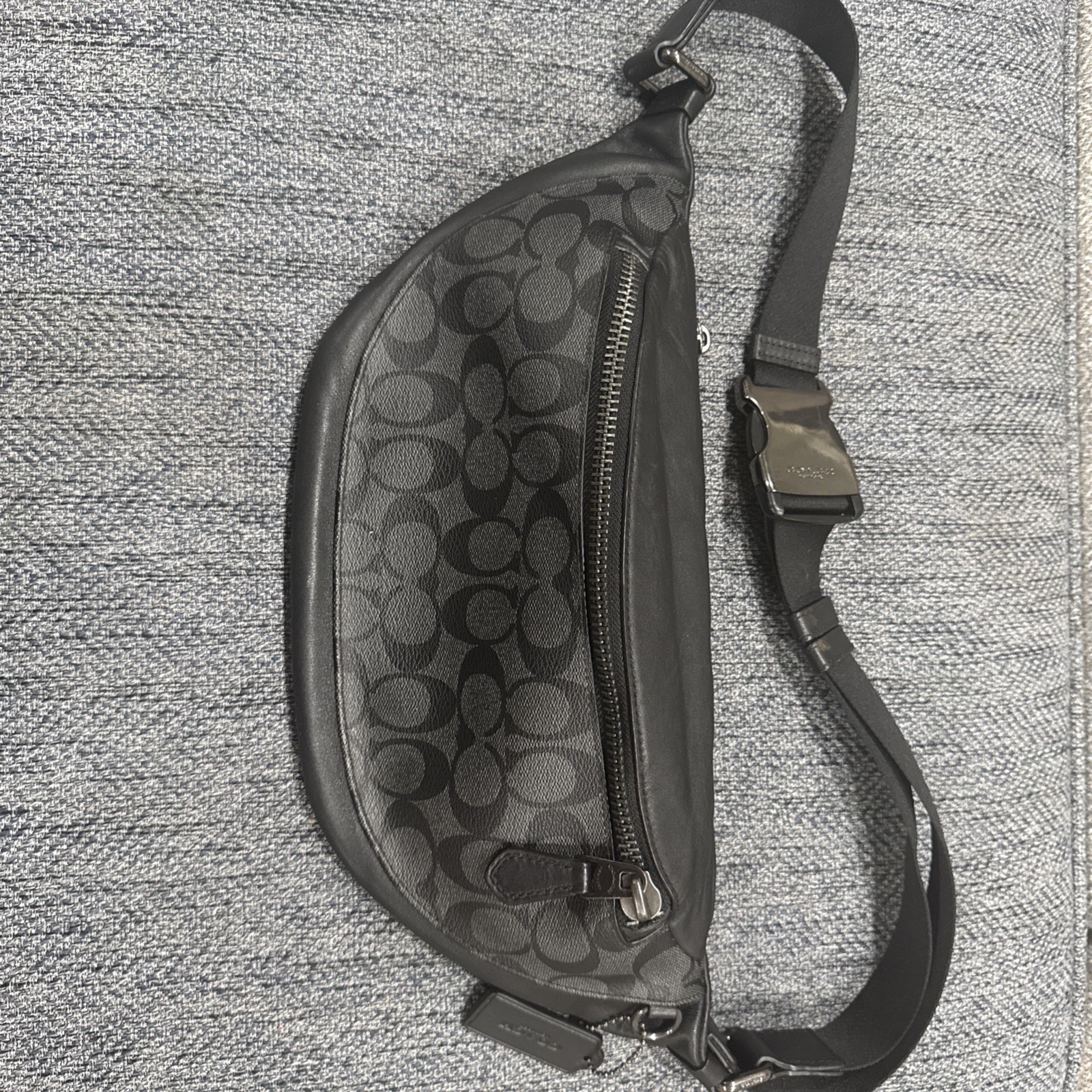 Signature Coach Warren Belt Bag Black/Charcoal Grey Leather E2157-F78777