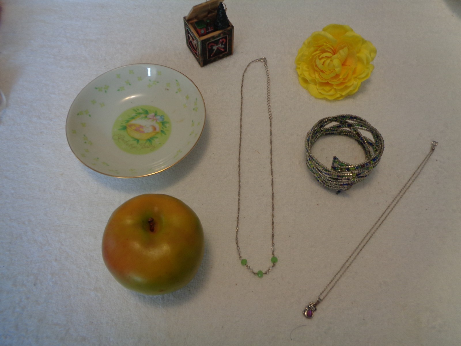 VINTAGE BABY CHINA BEAD BRACELET APPLE JACK ORNAMENT 2 NECKLACES LOT