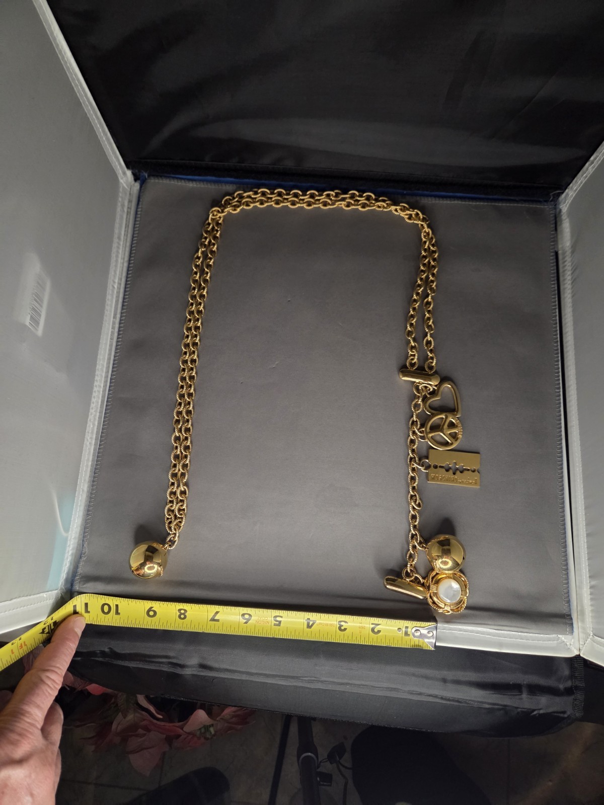 MOSCHINO By REDWALL GOLD CHARM BELT/ NECKLACE CHUNKY & BEAUTIFUL