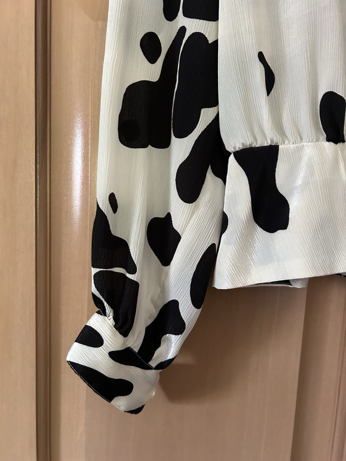 VTG Nilani Cow Print Blouse – 80s/90s Cinched Waist Long Sleeve Shirt Size 7/8