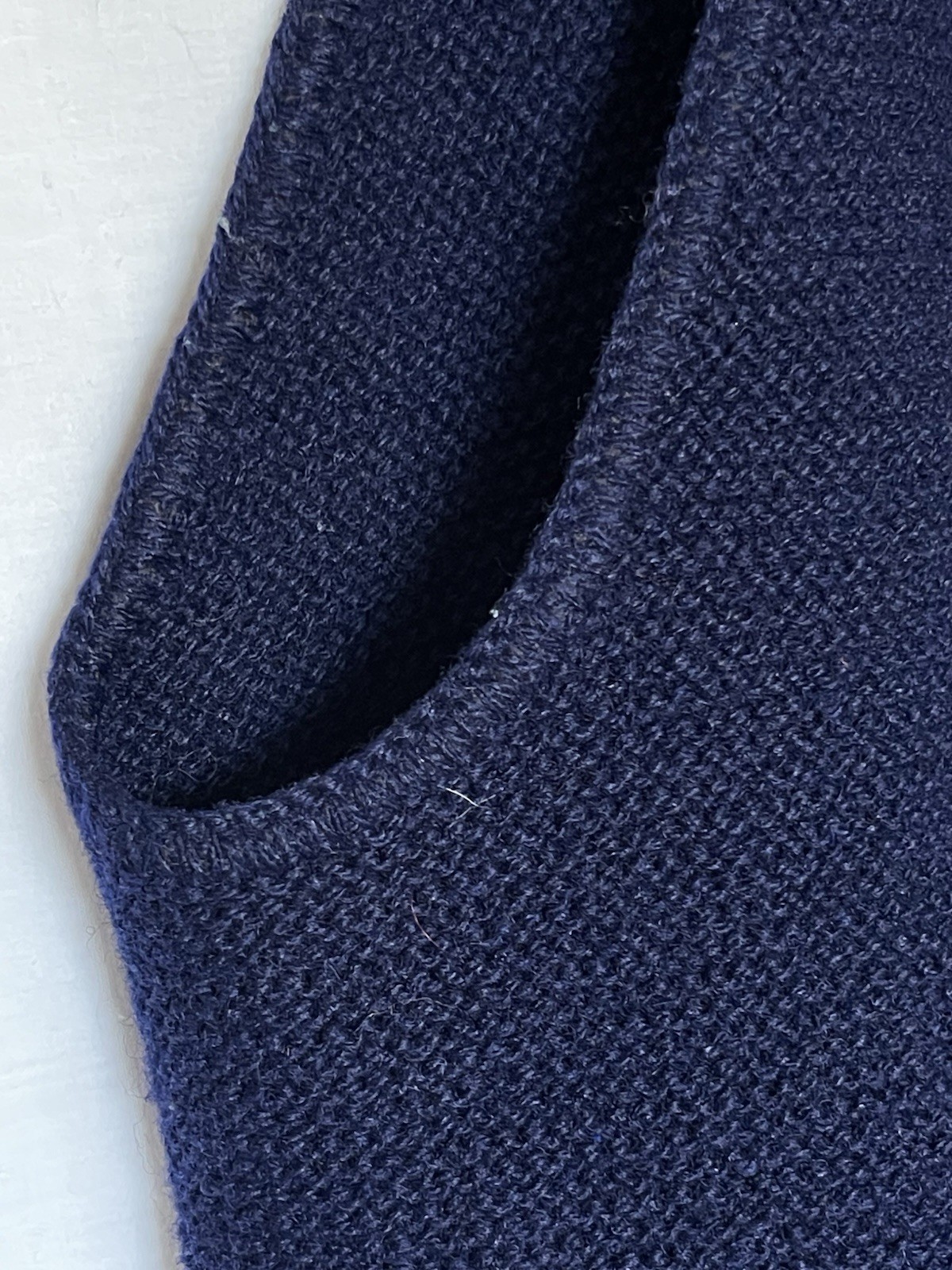 Vintage 1960’s THE SWEATER SHOP United Kingdom Pure New Wool Navy Vest Men’s 45″