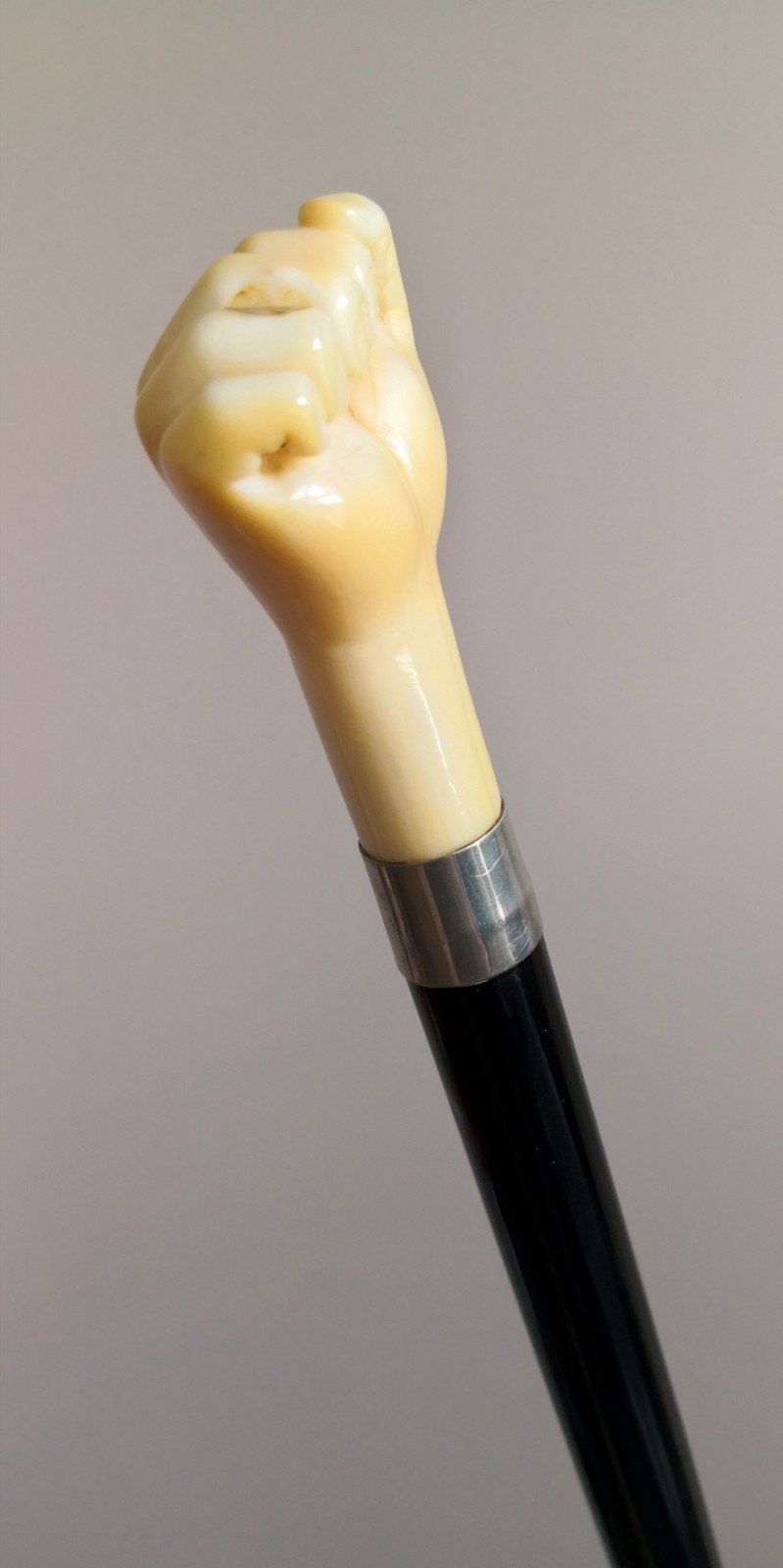 Antique carved fist handle walking stick / dress cane. 19th C.