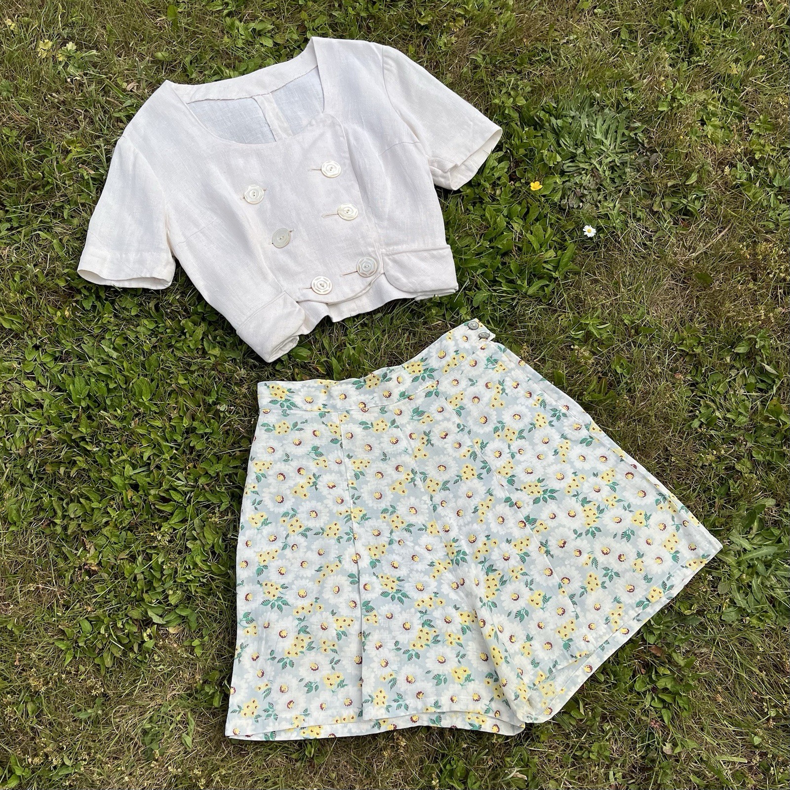 RARE Vintage 1930s Floral High-Waisted Shorts – Handmade Pinup Perfection XS/S