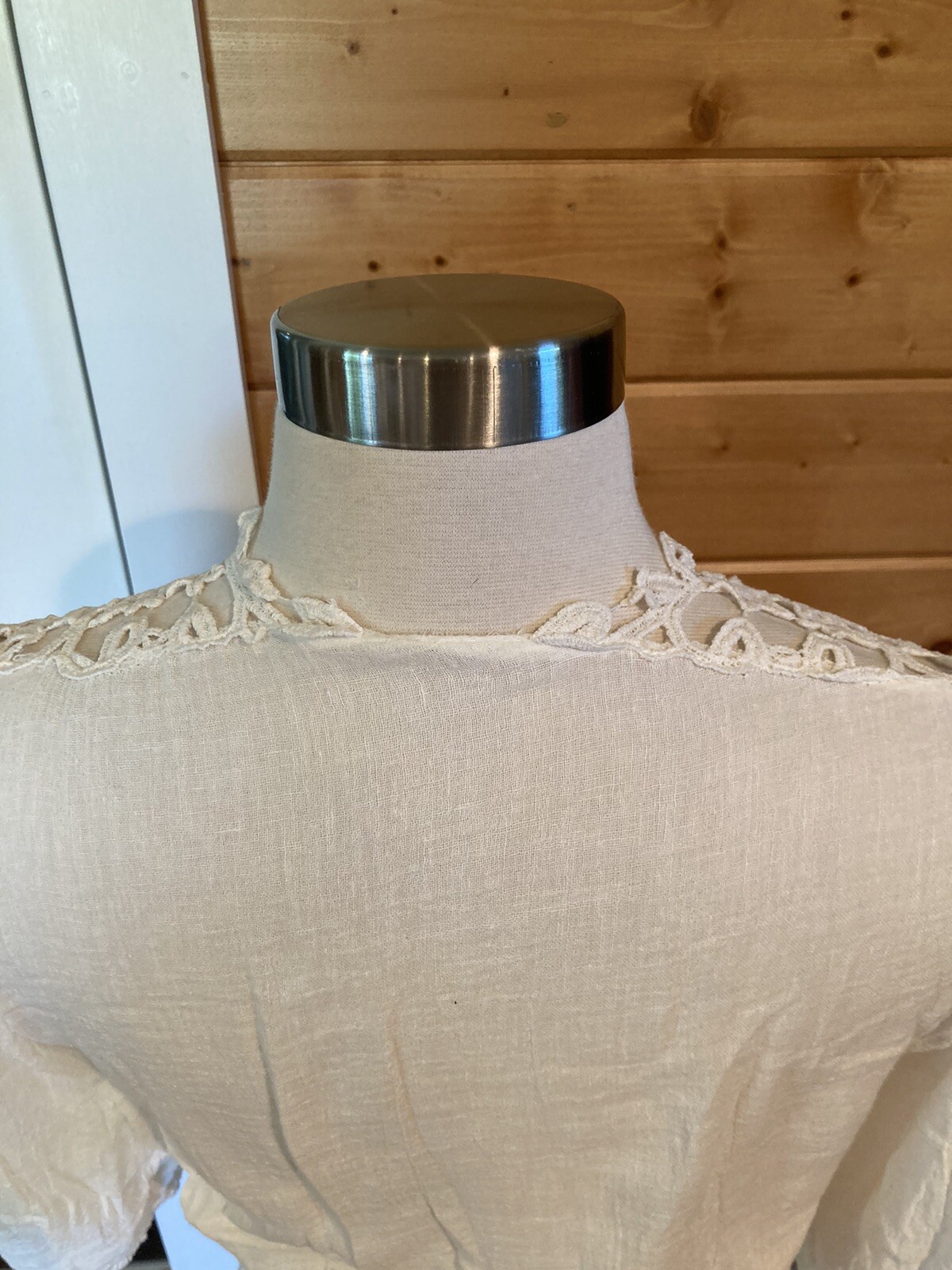 Vintage 1960s India gauze hippie dress, white full skirt crochet shoulder B 38