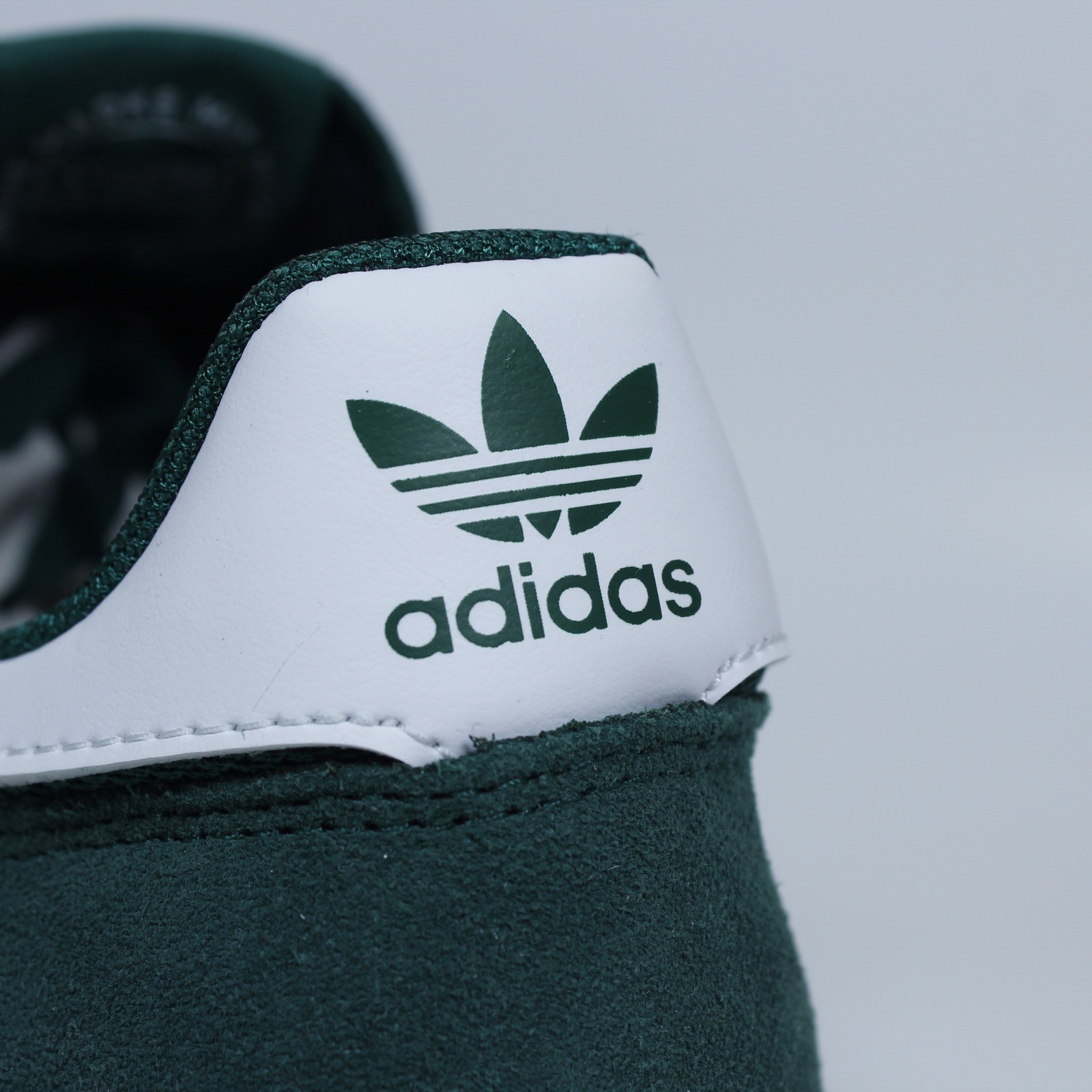Adidas Originals R71 “Collegiate Green” Retro Sneakers – Size 10US / 9.5UK