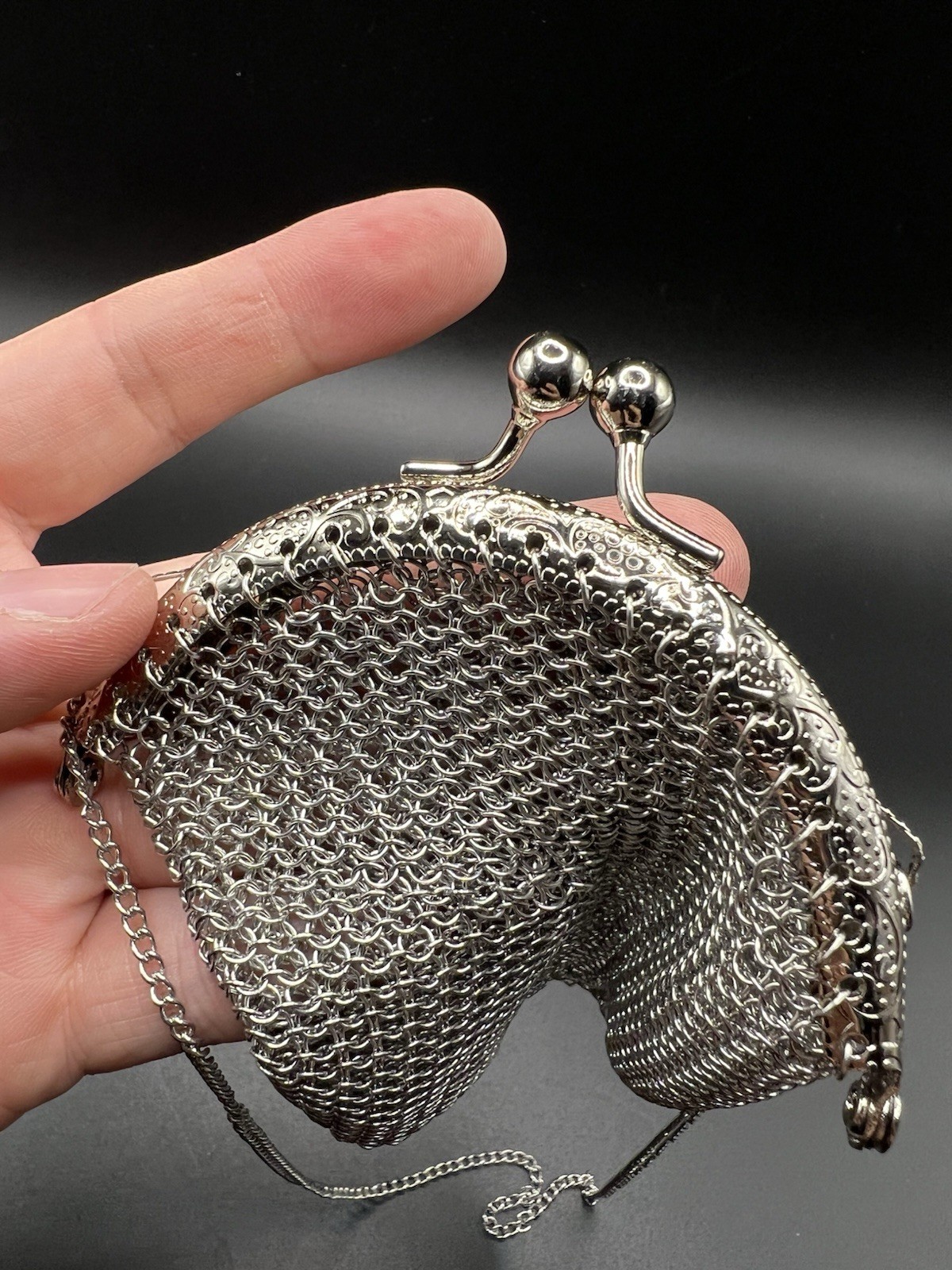 Vintage Style Silver Tone Mesh Coin Purse Kiss Lock Chainmail Evening Bag