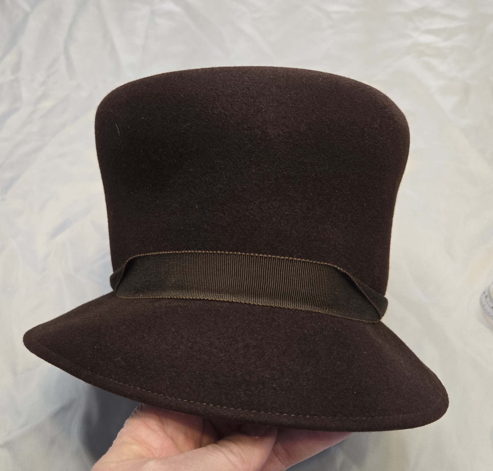 Vtg Stetson Fifth Avenue Womens Cloche Hat 22.5 Brown Wool Felt Ribbon Luxury