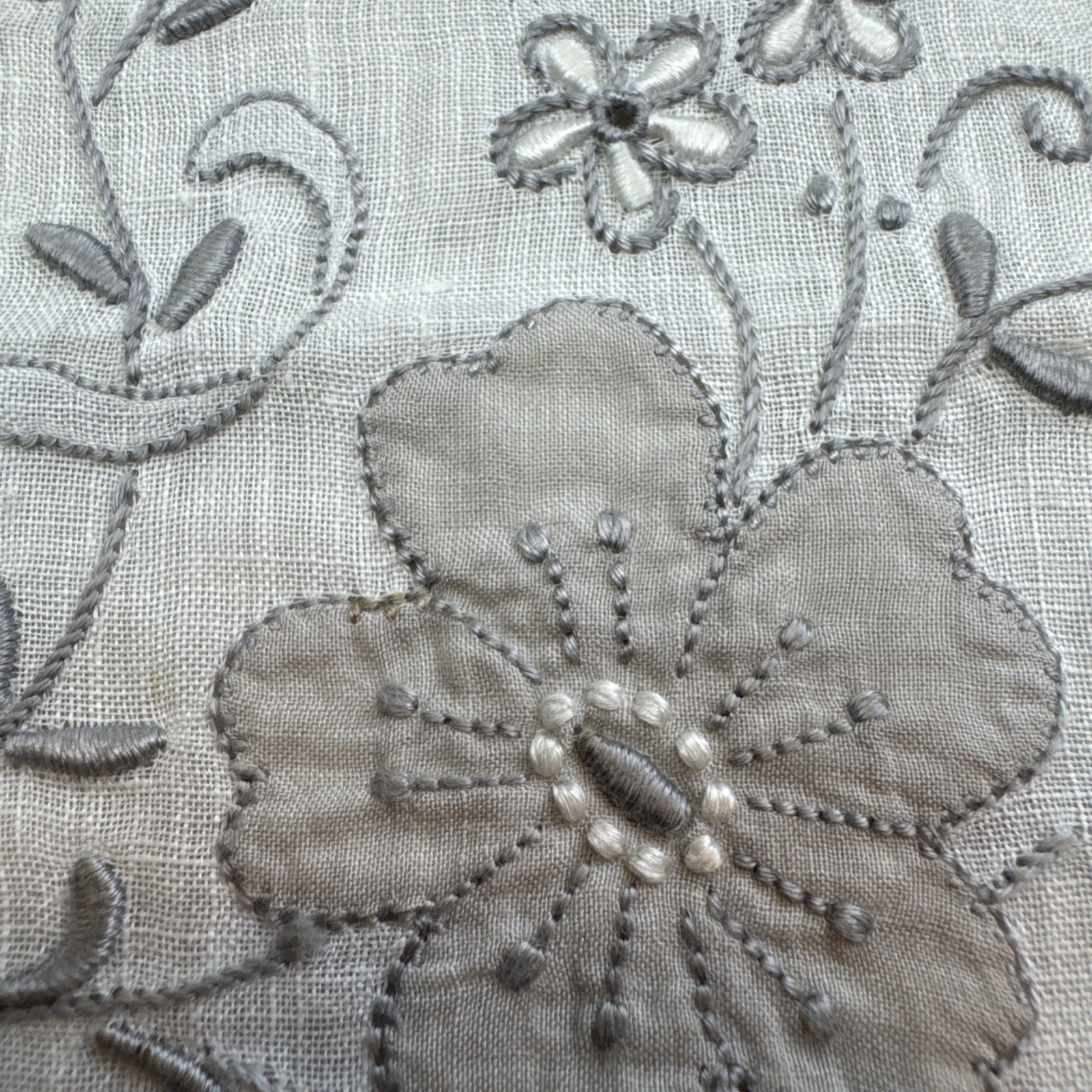 Vintage Gray Appliqué Embroidery Ribbon And Floral On Handkerchief 12” Square