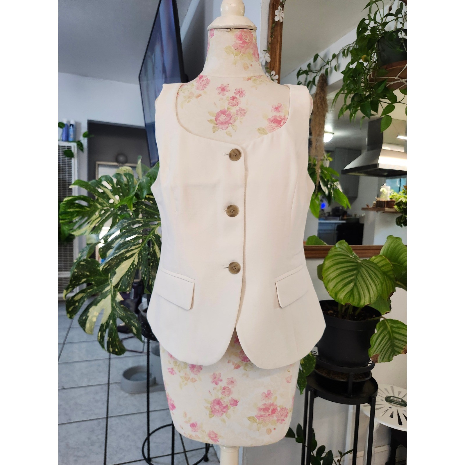 NWT A New Day Cream Button Front Tailored Vest Size Medium Old Money Chic