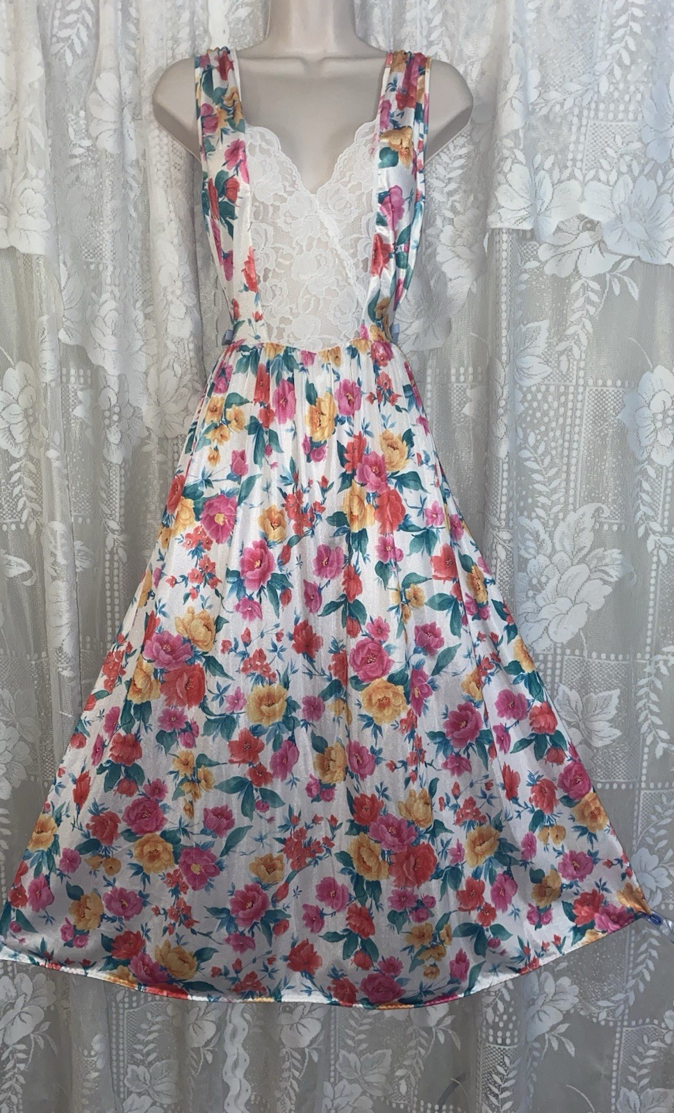VTG M L Summer FLORAL Silky Soft Nylon Nightgown Negligee Gown Inset White Lace