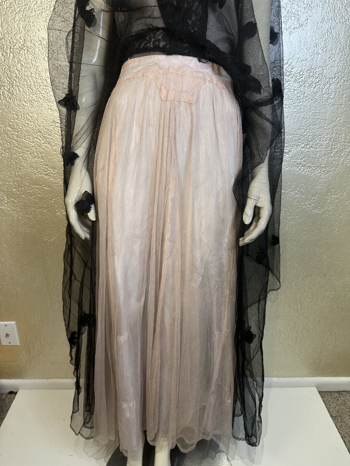 VTG 1930’s-1940’s Black Lace Gown Nude Lining Chiffon Floral Floor Length Dress