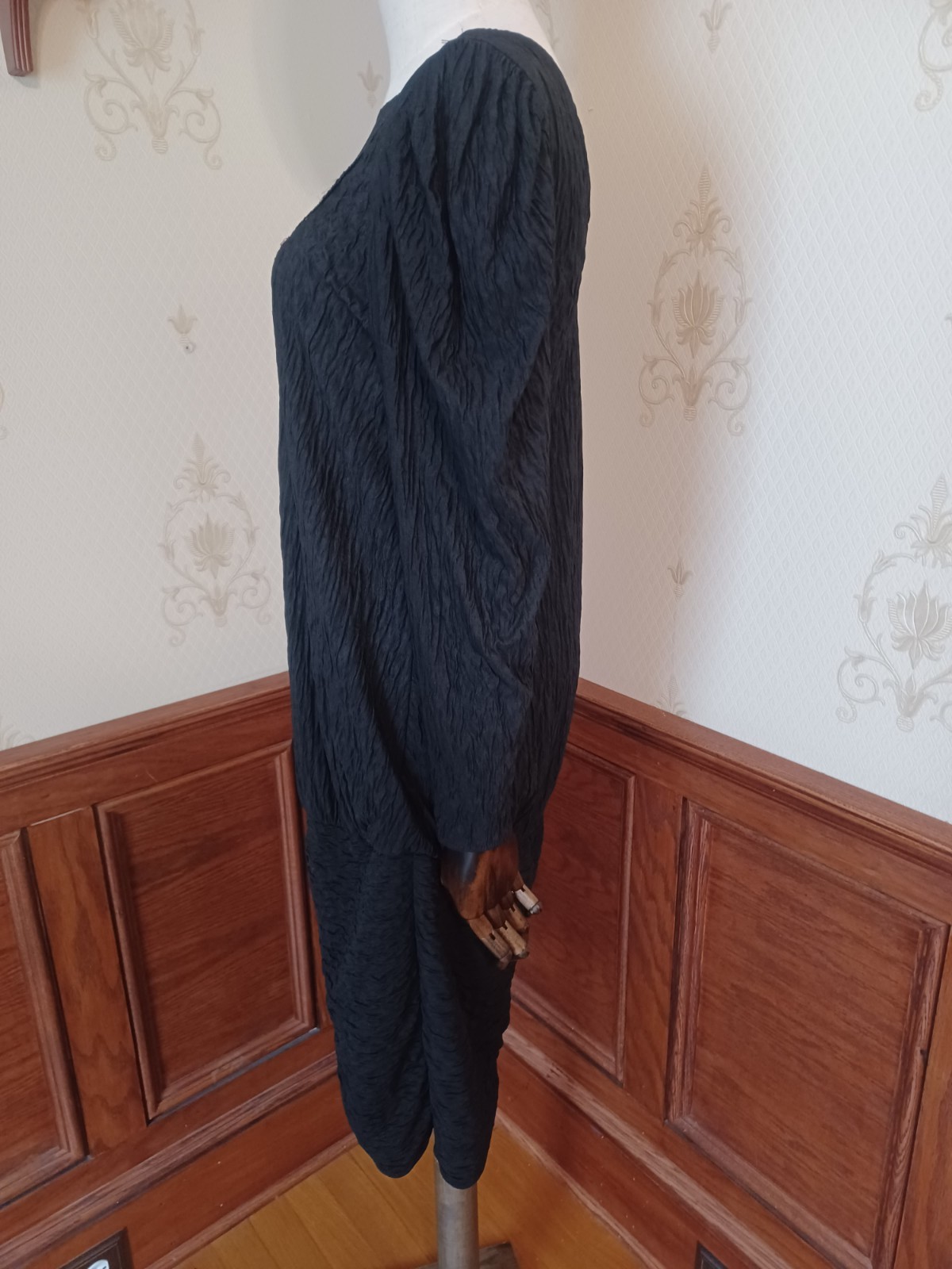 Vintage 70s/80s “New Leaf by Shamir” Black / Red Lotus Witchy Dress